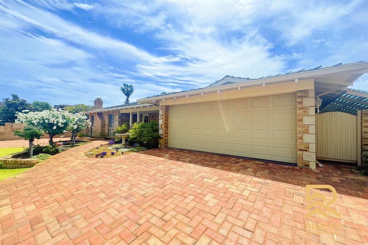 4 bedrooms House in 35 Benbullen Boulevard KINGSLEY WA, 6026