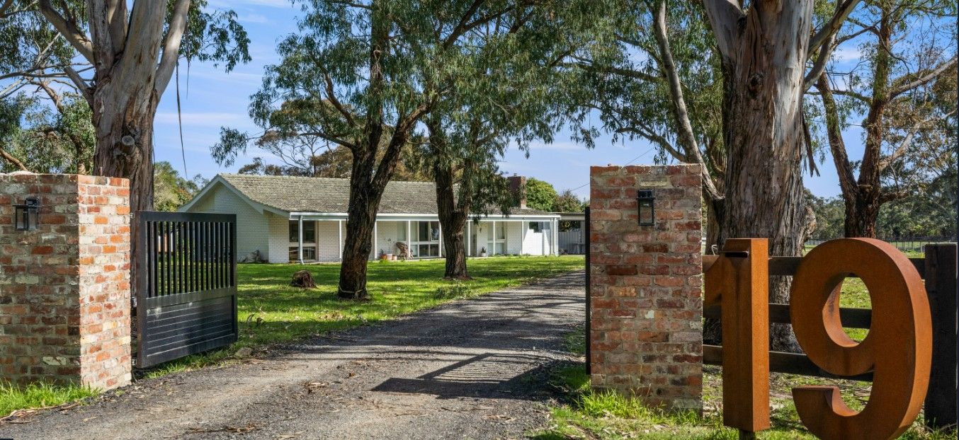 4 bedrooms Acreage / Semi-Rural in 19 Maywood Road CRANBOURNE SOUTH VIC, 3977