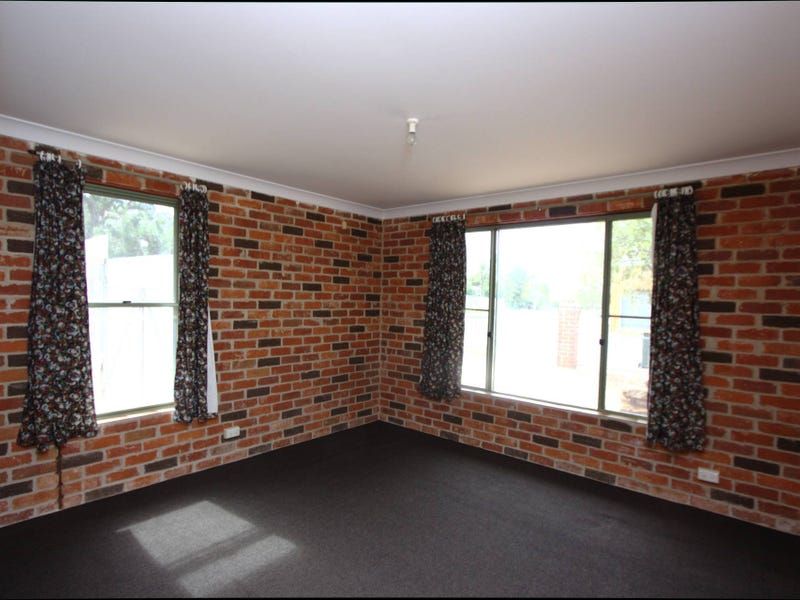 2/2 Racecourse Rd, Narrandera NSW 2700 Apartment For Rent Domain