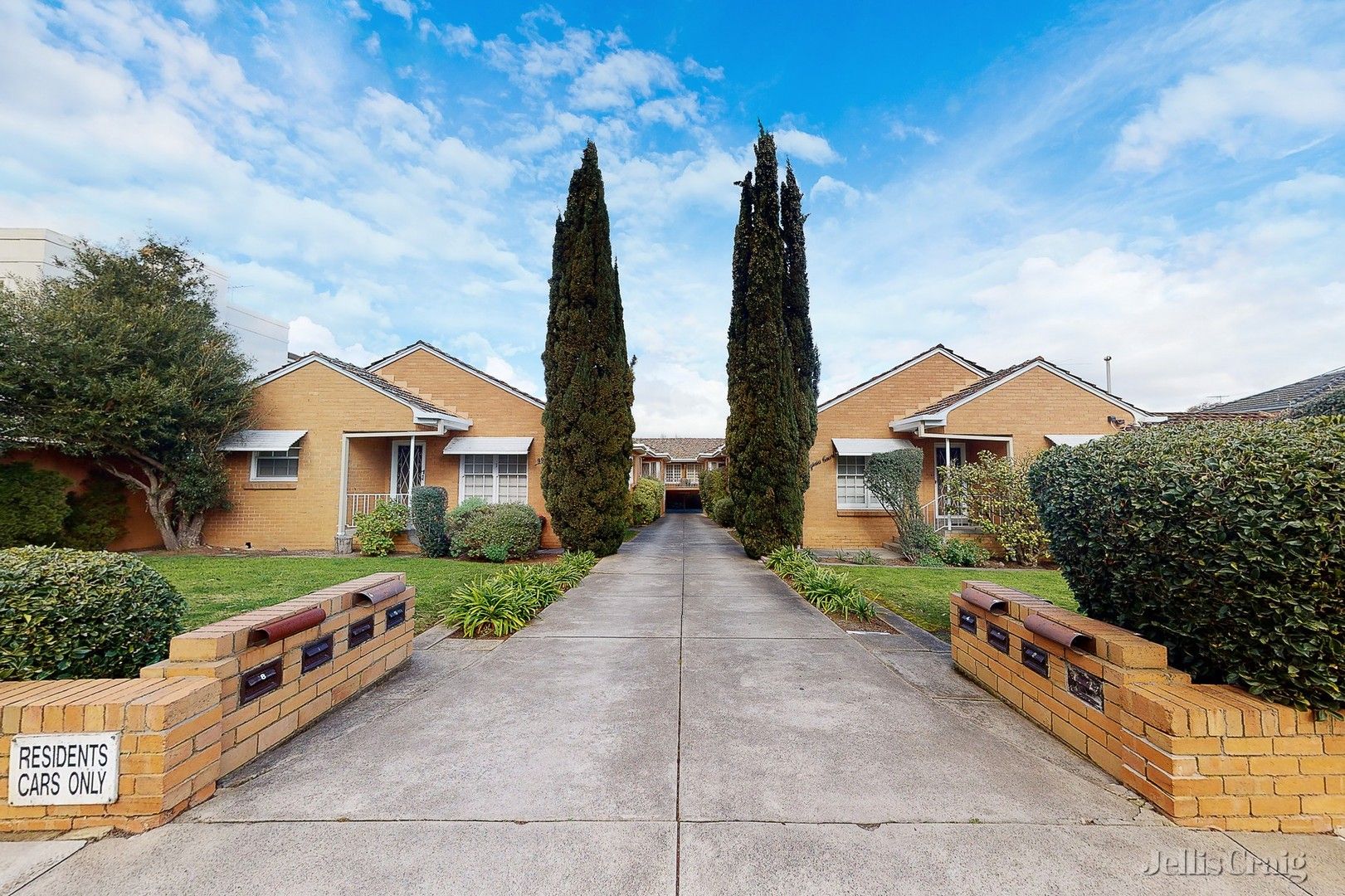 2/101 Woodland Street, Essendon VIC 3040 Apartment For Rent 380