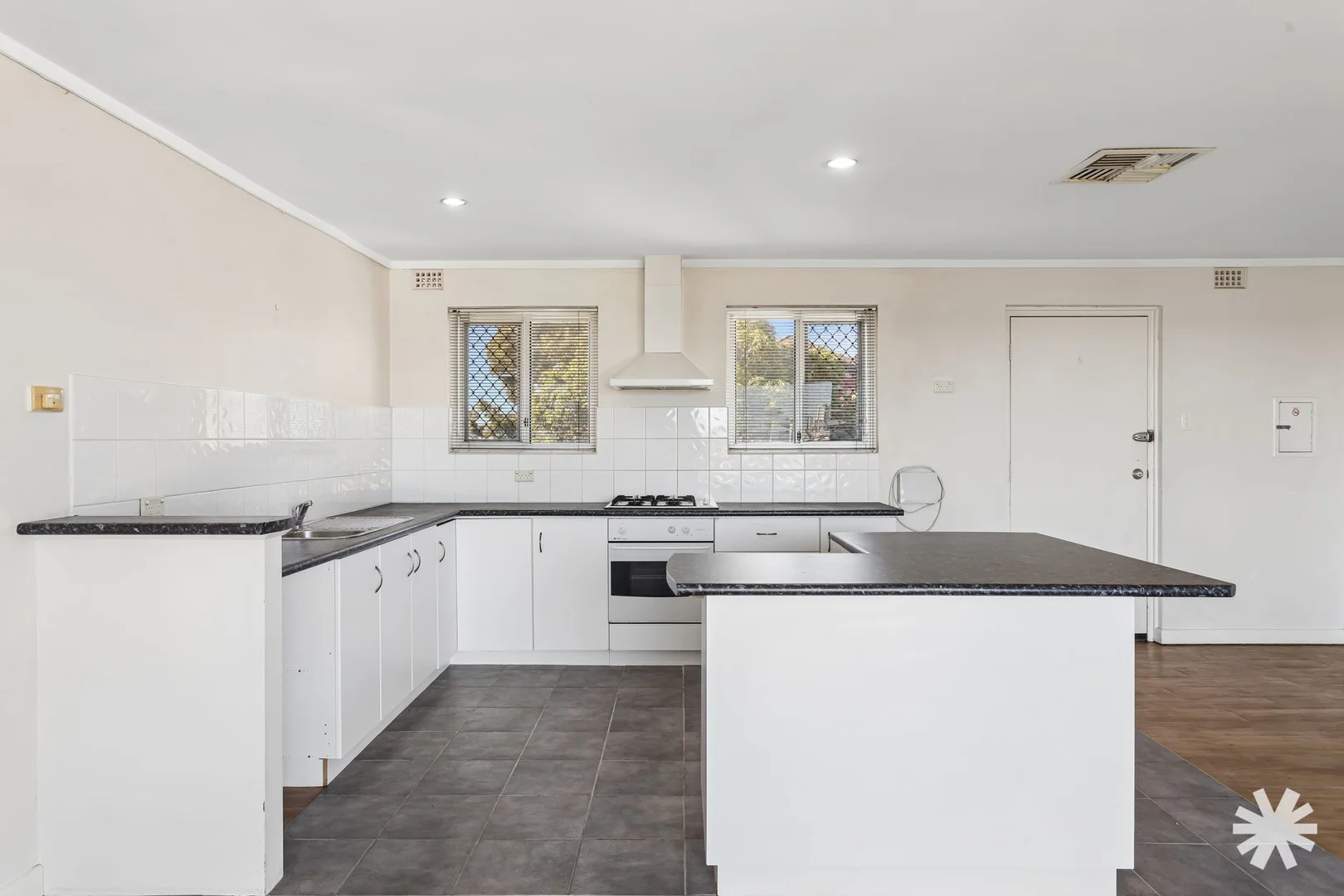 Additional image 4 of 15/11 King George Street, Victoria Park WA 6100