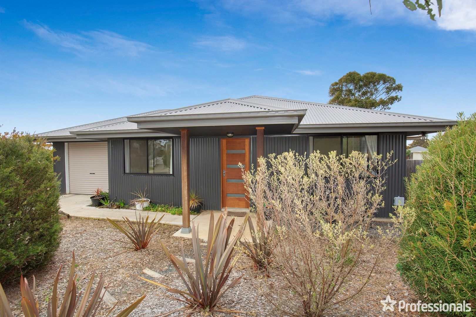 24 Dale Crescent, Armidale NSW 2350, Image 0