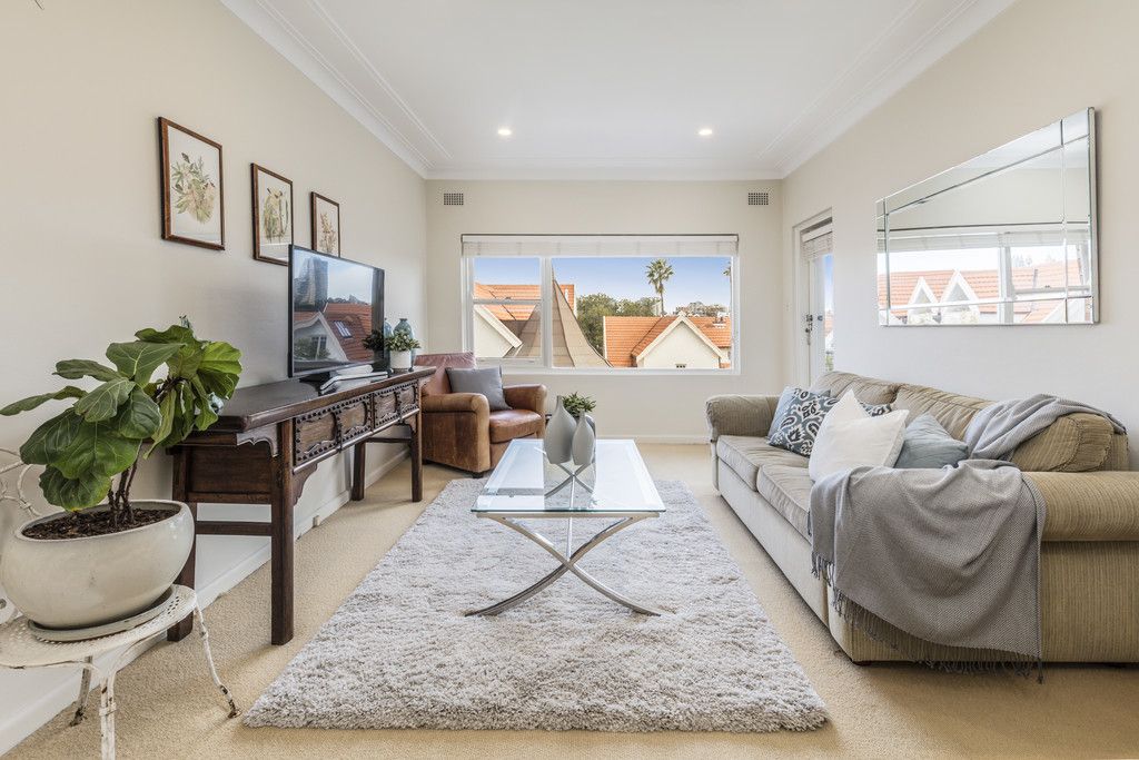 2 bedrooms Apartment / Unit / Flat in 11/2B Wallaringa Avenue NEUTRAL BAY NSW, 2089