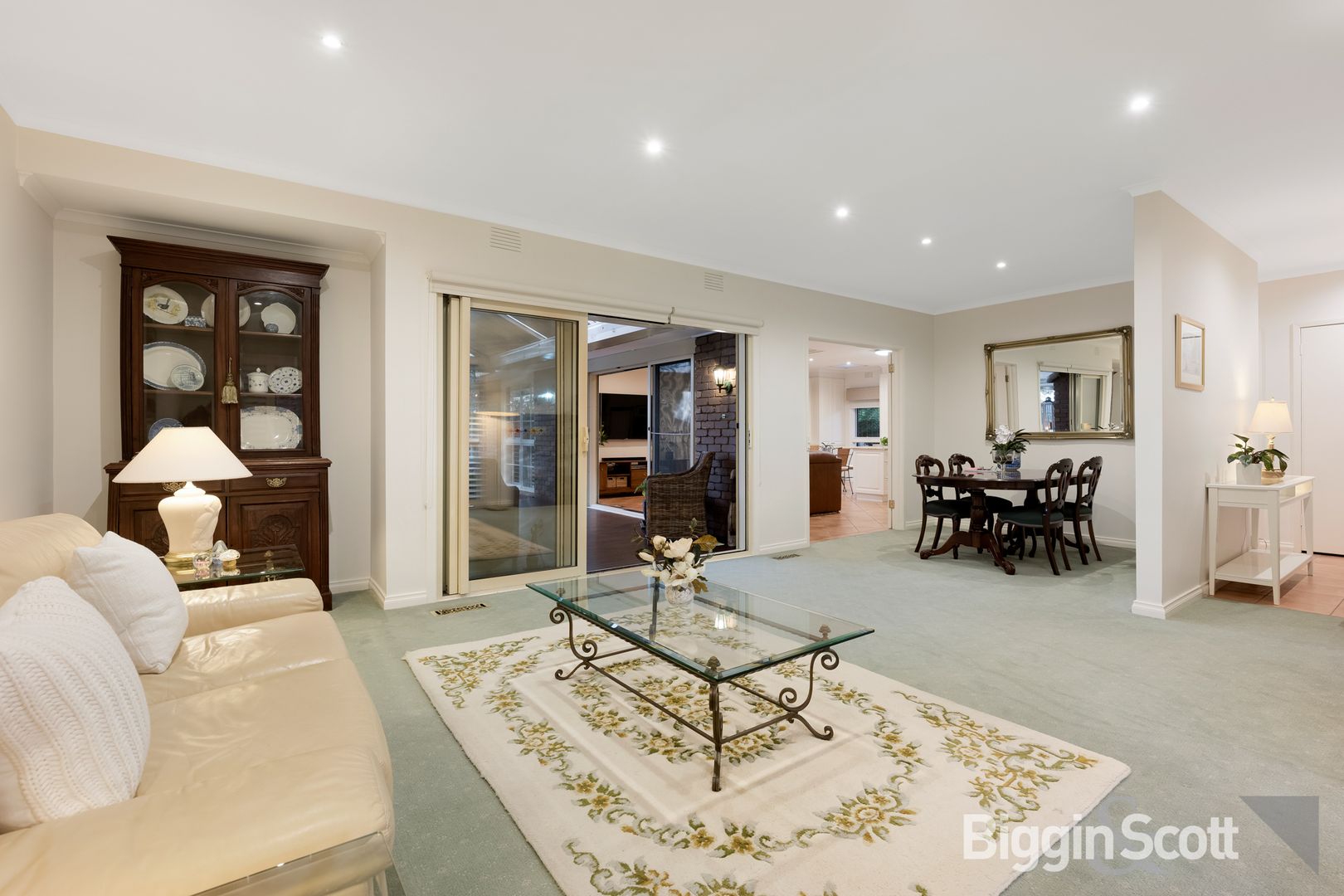 11 Colonial Drive, Vermont South VIC 3133, Image 2