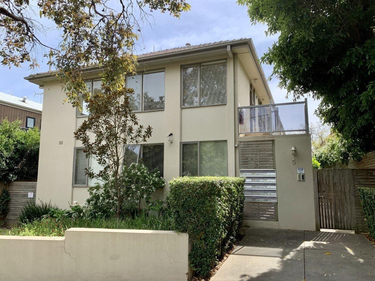 Studio in 6/5 Summerlea Gve, HAWTHORN VIC, 3122