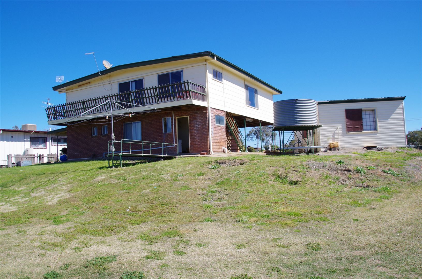 12 Villarette Avenue, Narrabri NSW 2390, Image 2