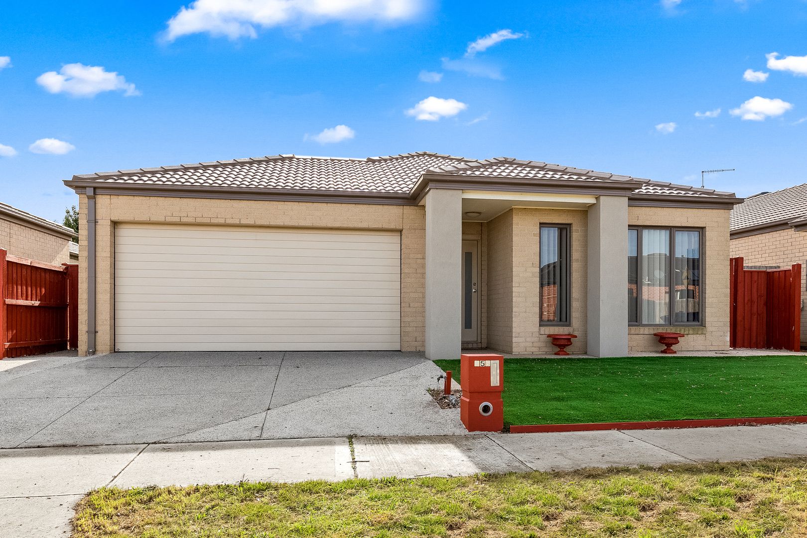 4 bedrooms House in 156 Haze Drive POINT COOK VIC, 3030
