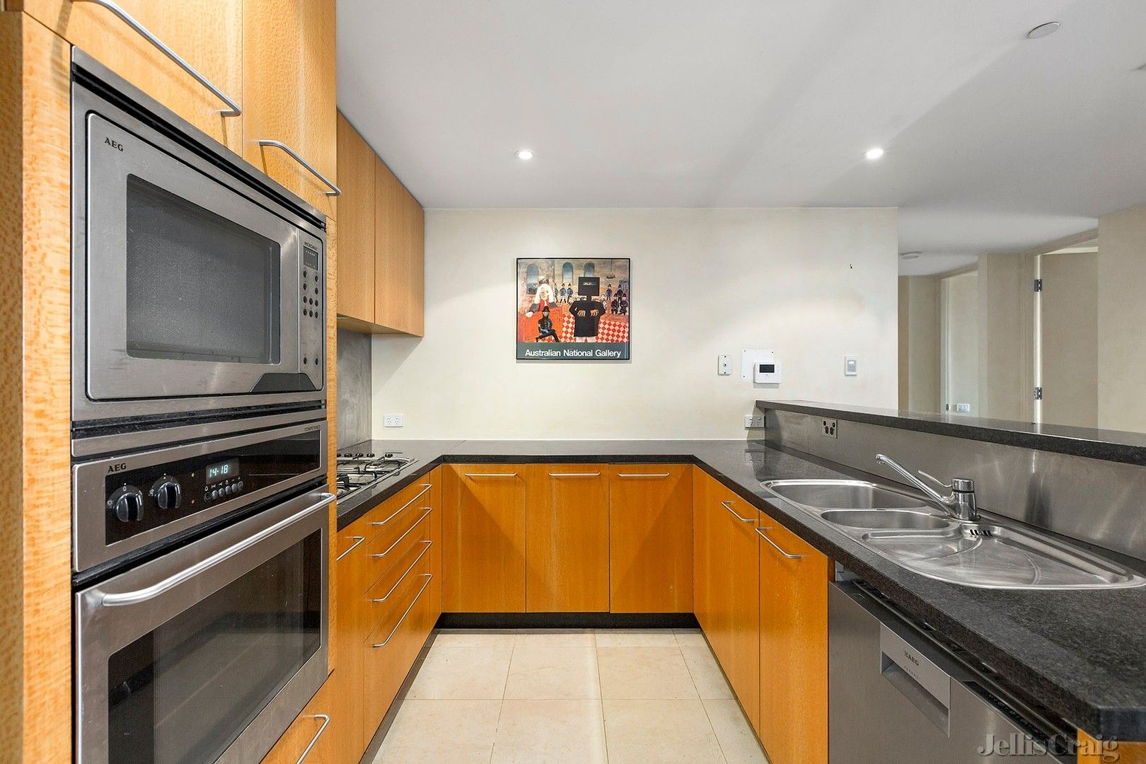 3 bedrooms Apartment / Unit / Flat in 161/299 Queen Street MELBOURNE VIC, 3000