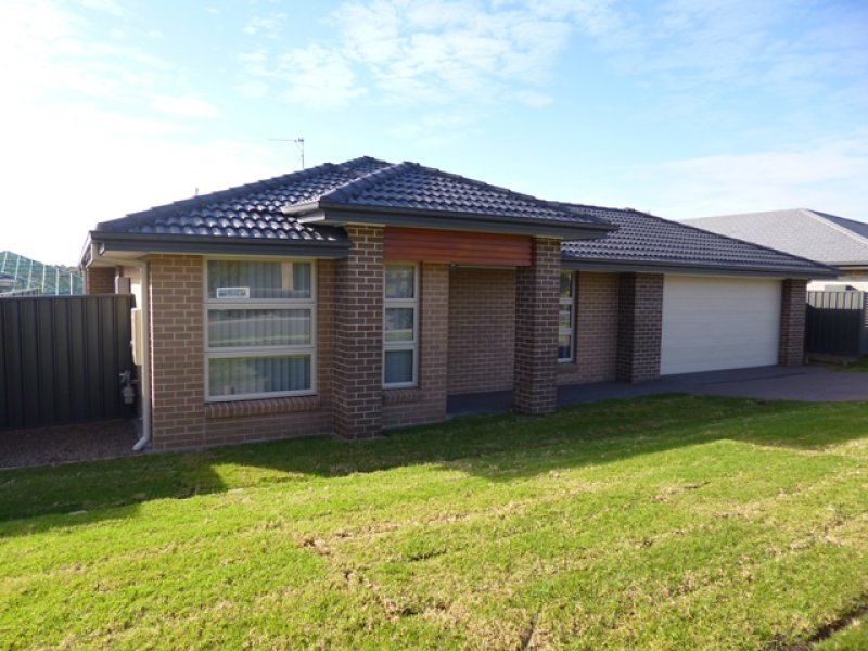 4 bedrooms House in 7 Bimbimie Street FLETCHER NSW, 2287