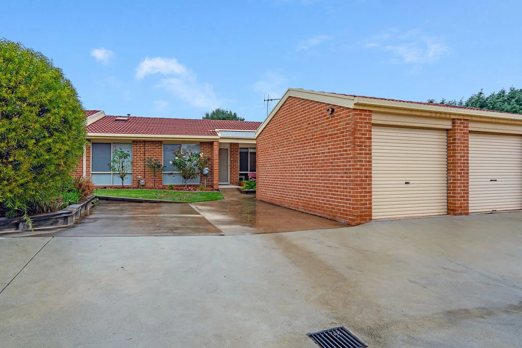Primary image of 2/31 Walker Crescent, Jerrabomberra NSW 2619
