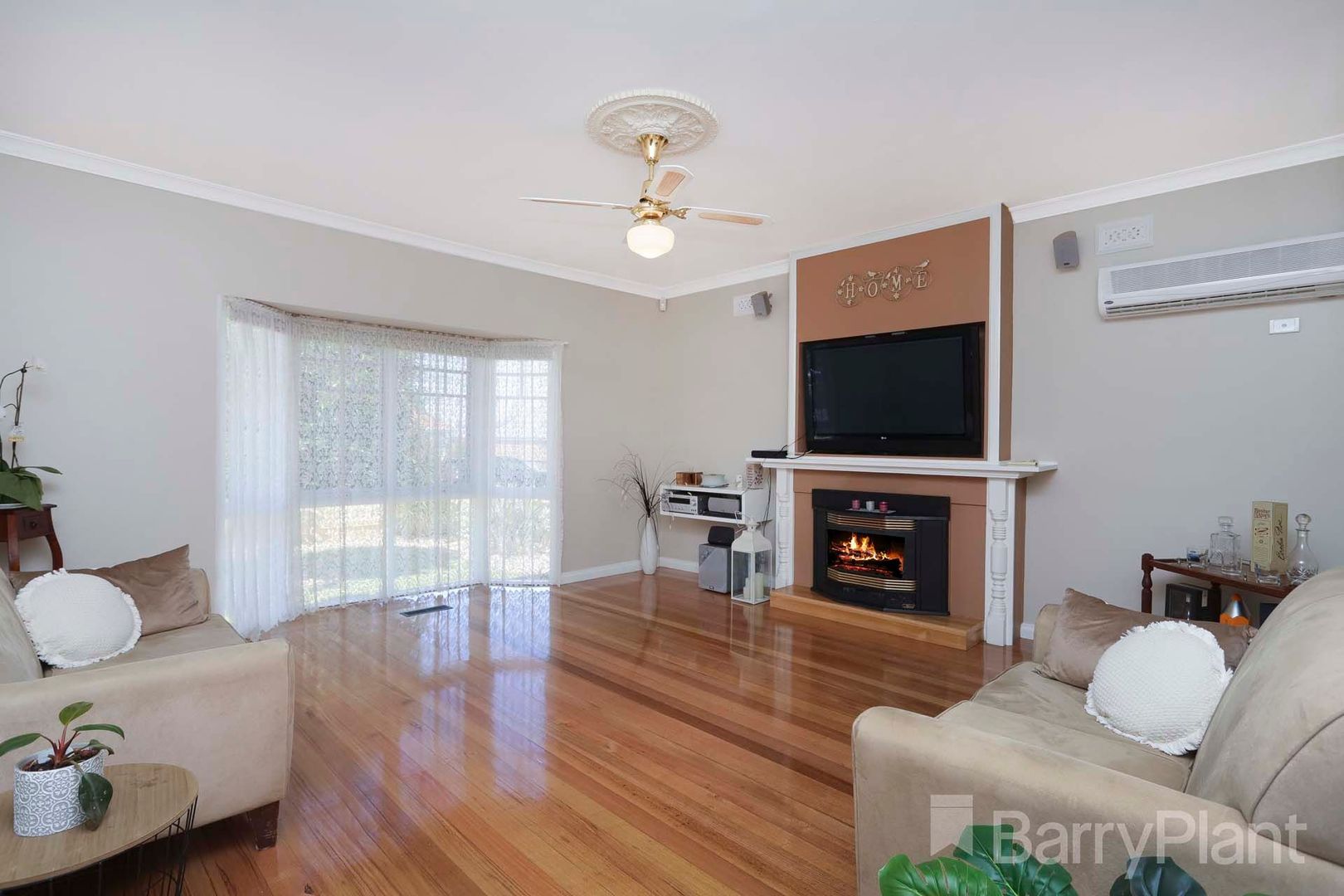 4 Dunbar Avenue, Sunshine VIC 3020, Image 2