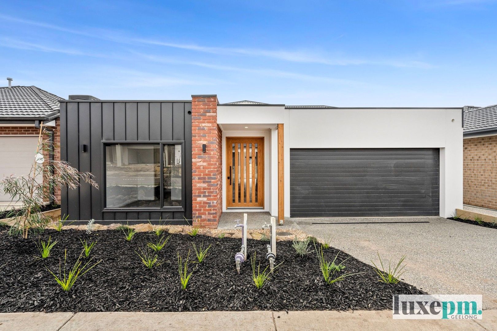 3 bedrooms House in 17 Vasse Circuit MOUNT DUNEED VIC, 3217