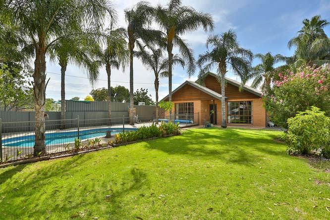 3 Orana Crescent, BURONGA NSW 2739, Image 0