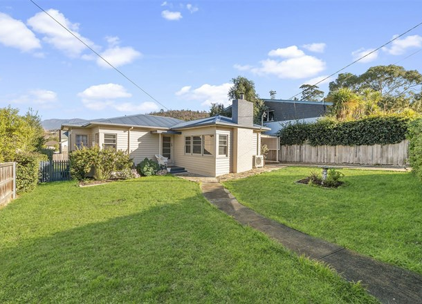 14 Rowitta Road, Lindisfarne TAS 7015