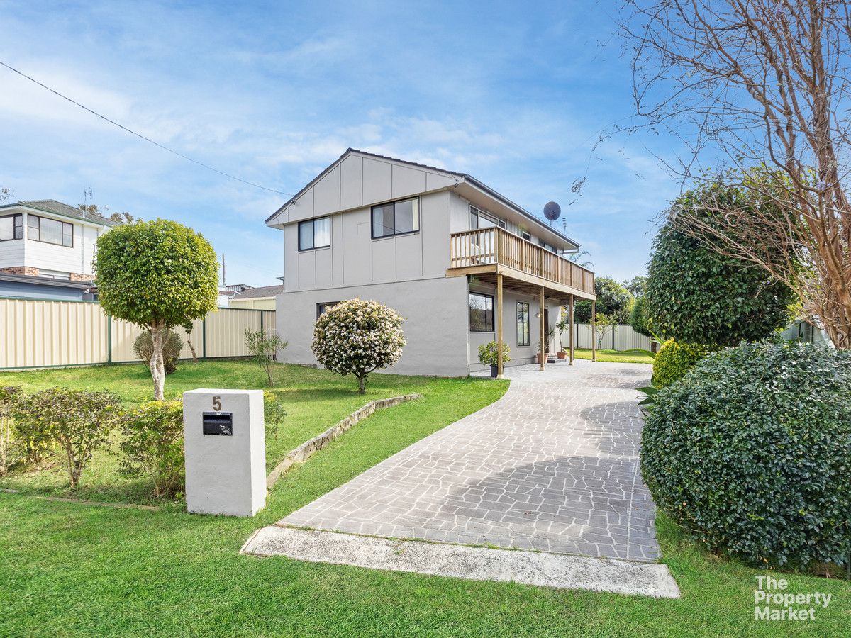 5 bedrooms House in 5 Aldinga Road GWANDALAN NSW, 2259