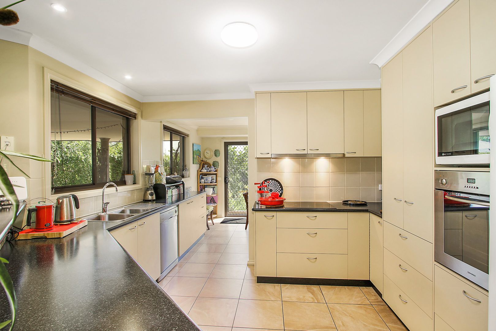 5 Hall Court, Howlong NSW 2643, Image 1