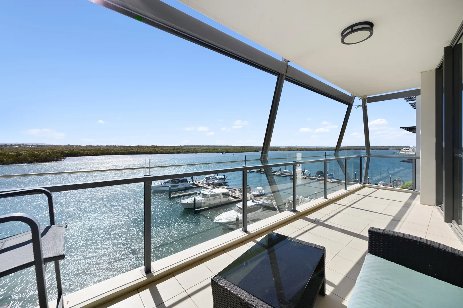 Apartment in Paradise Point - View 2