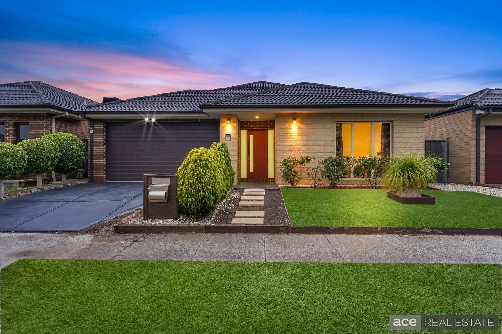 4 bedrooms House in 16 Eltham Parade MANOR LAKES VIC, 3024