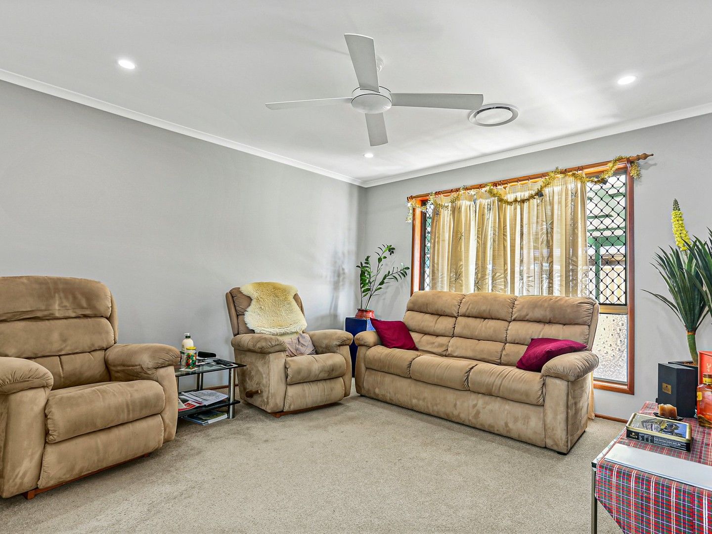 4 bedrooms House in 42 Sunderland Drive BANKSIA BEACH QLD, 4507
