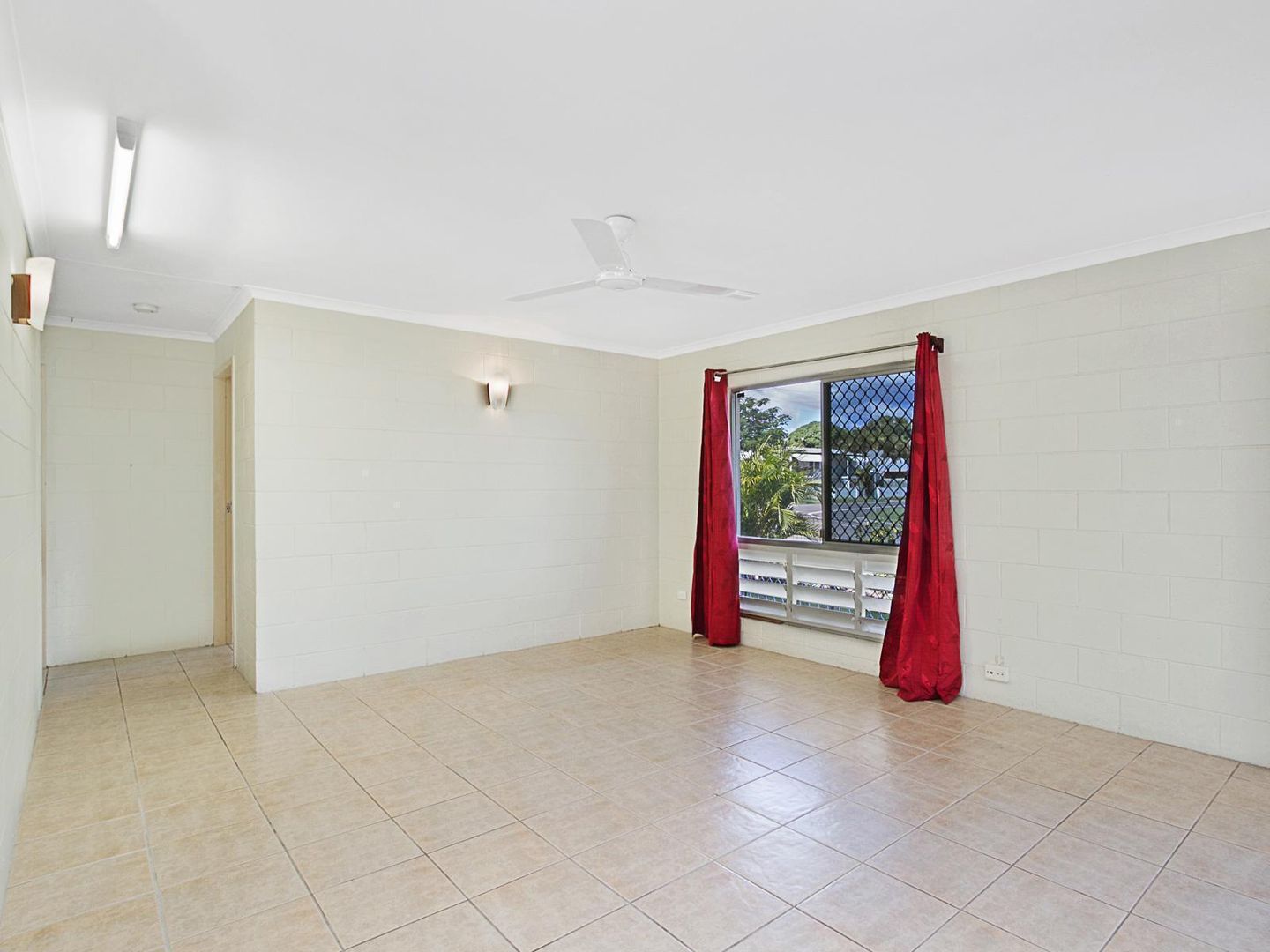 2/5 Collins Street, Aitkenvale QLD 4814, Image 1