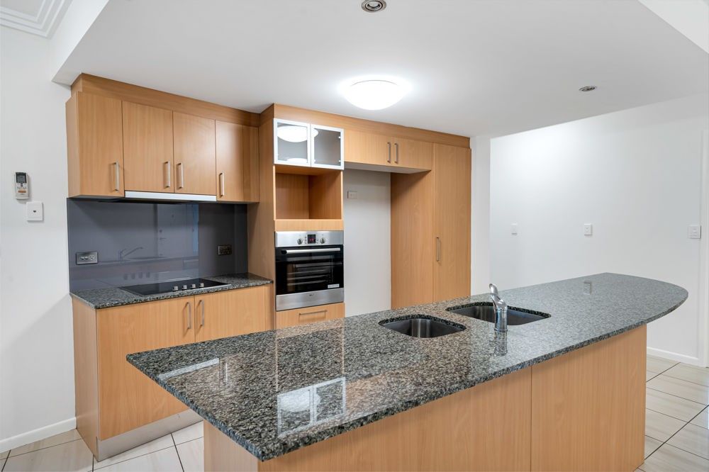 2/242 Grafton Street, Cairns North QLD 4870, Image 2