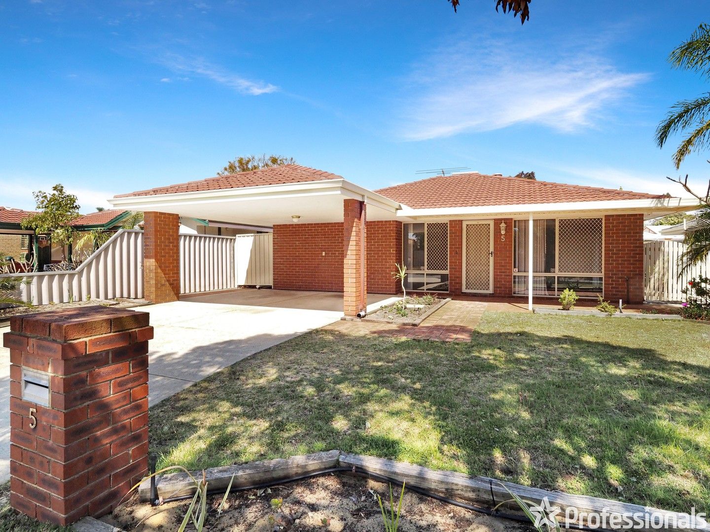 3 bedrooms House in 5 Bryce Gardens BALLAJURA WA, 6066