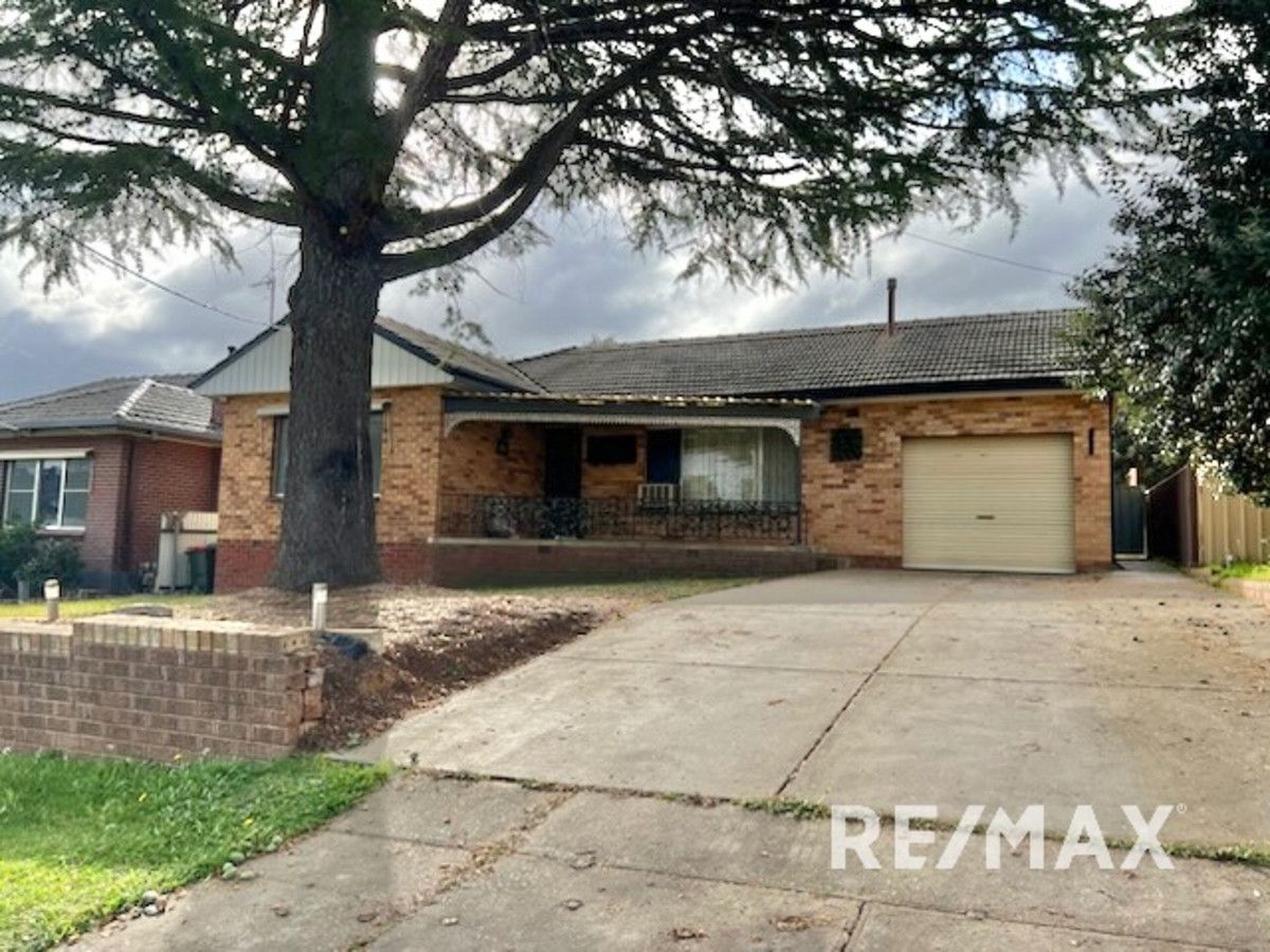 3 bedrooms House in 117 Simkin Crescent KOORINGAL NSW, 2650