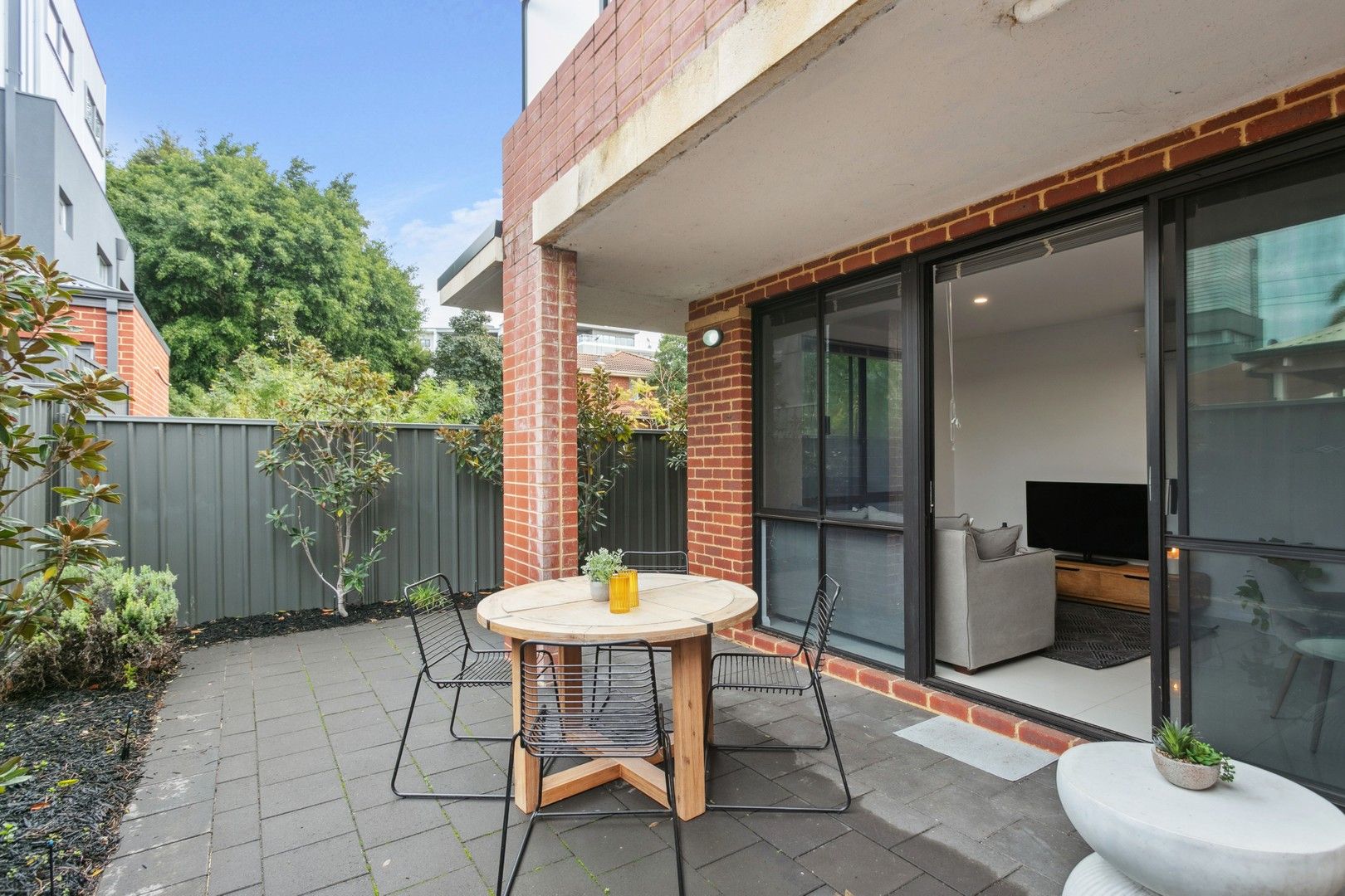 1 bedrooms Apartment / Unit / Flat in 4/33 Windsor Street PERTH WA, 6000