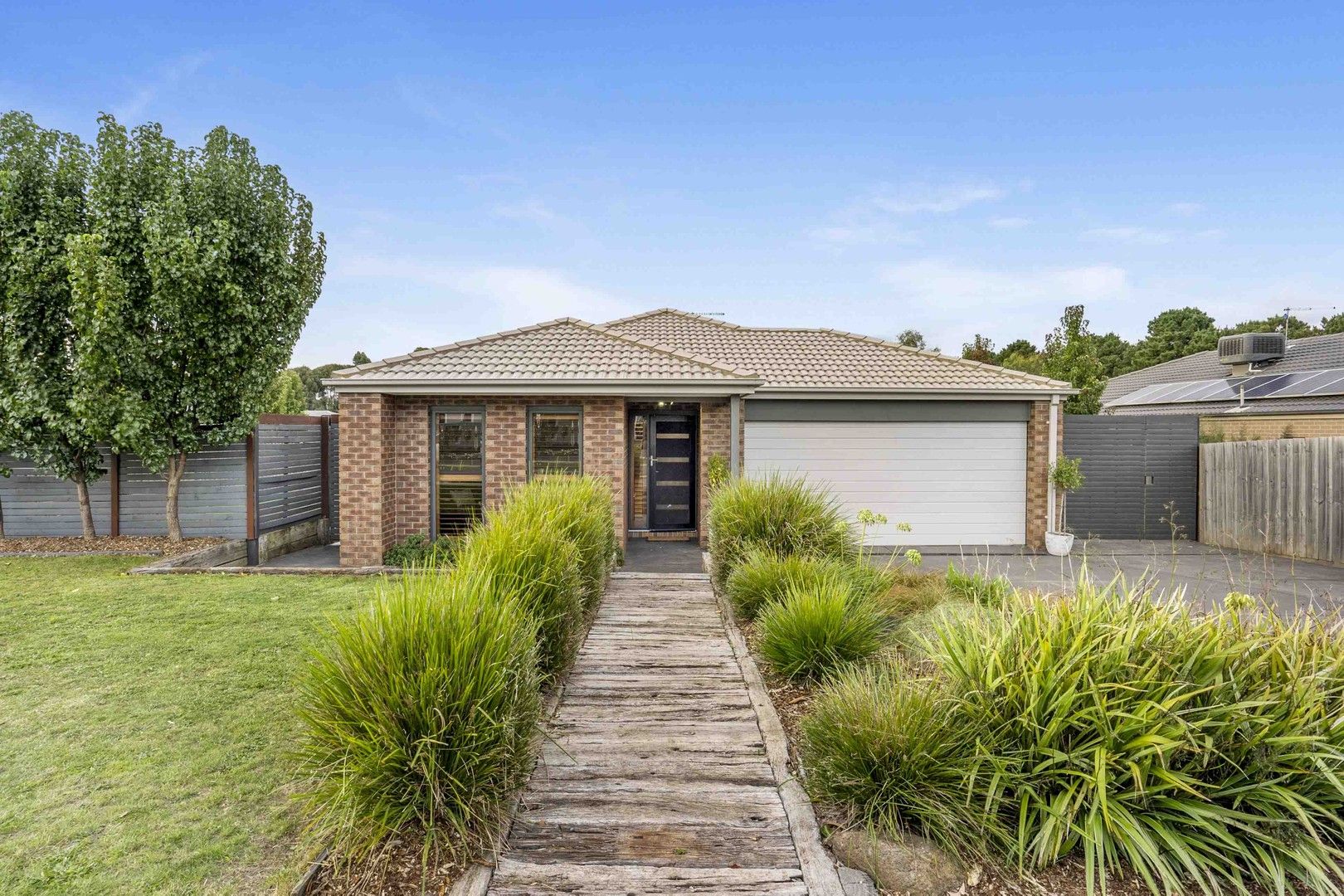 4 bedrooms House in 17 Charters Avenue GISBORNE VIC, 3437