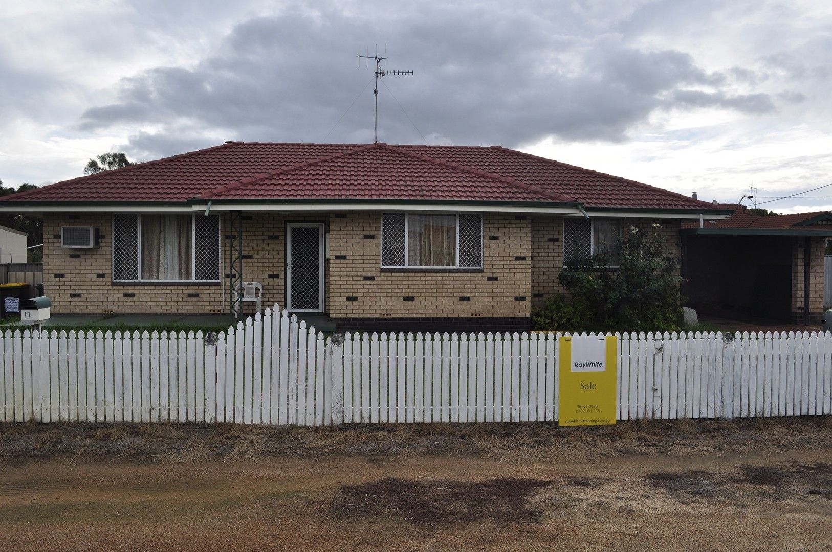 3 bedrooms House in 17 Carlisle Street KATANNING WA, 6317