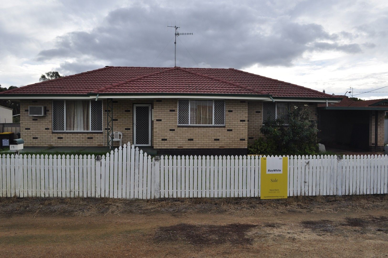 3 bedrooms House in 17 Carlisle Street KATANNING WA, 6317