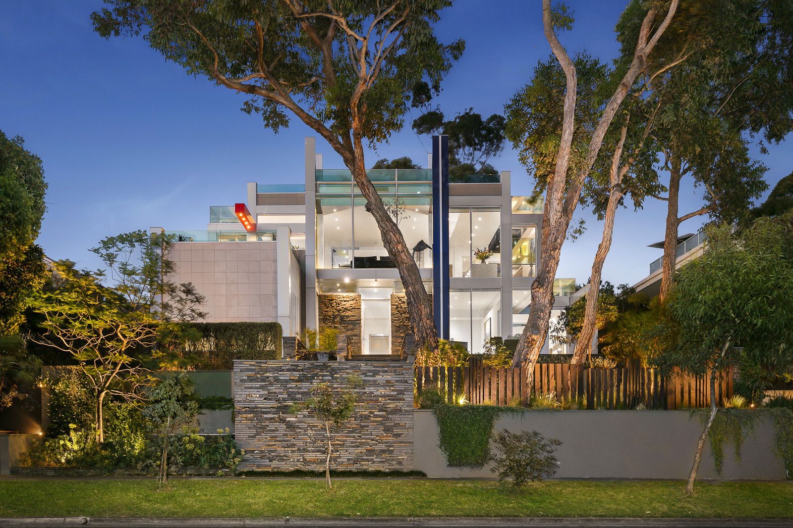 6 bedrooms House in 7 Tramway Pde BEAUMARIS VIC, 3193