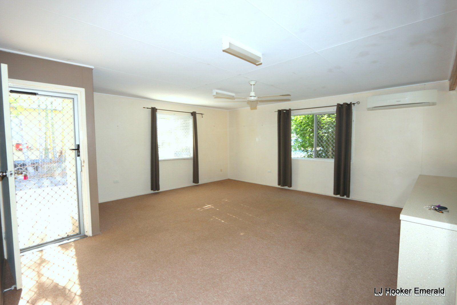 97 Harris St, Emerald QLD 4720, Image 2