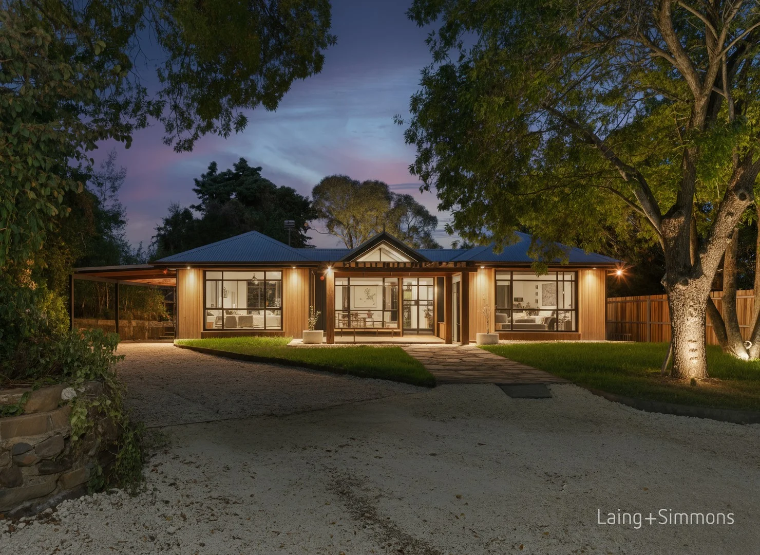 39 Kurrawatha Avenue, Armidale NSW 2350