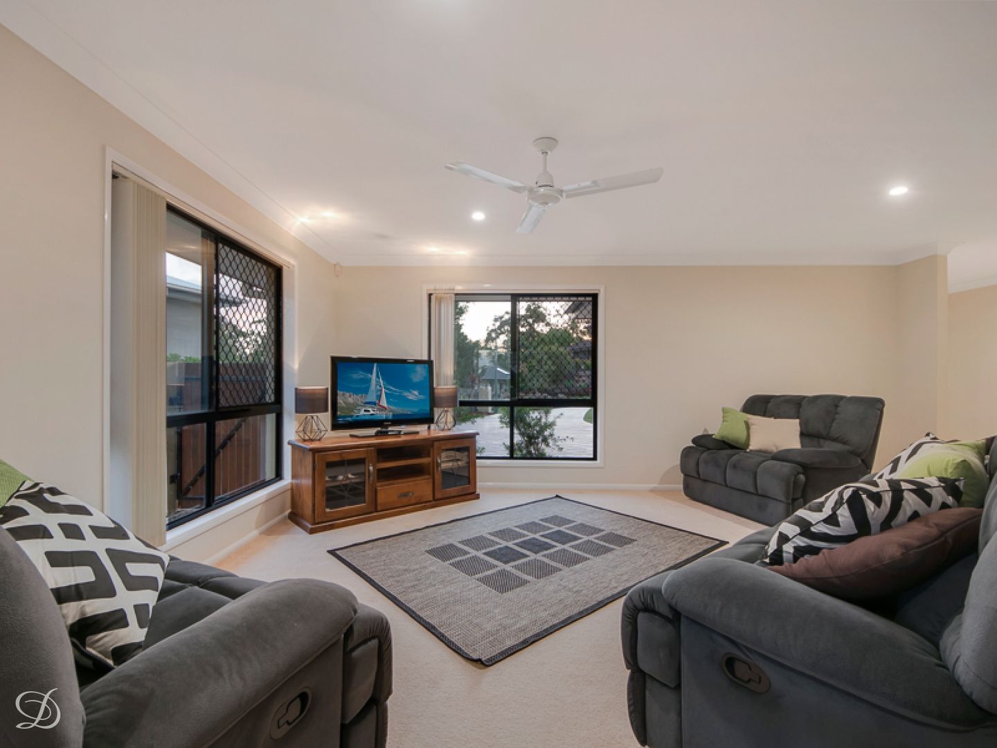 7 Edinburgh Close, Upper Kedron QLD 4055, Image 1