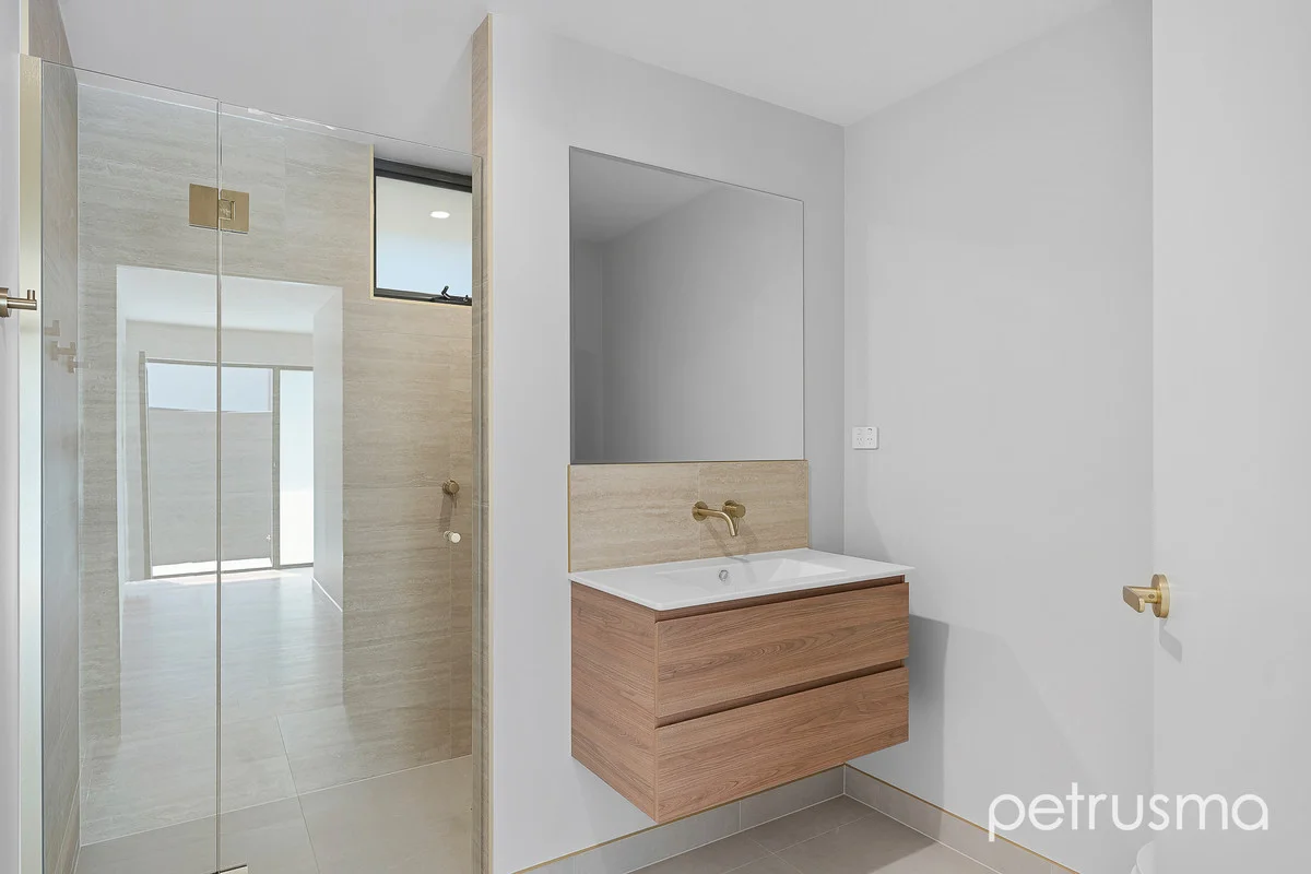 Additional image 13 of 1&2/28 Nayuka Street, Geilston Bay TAS 7015