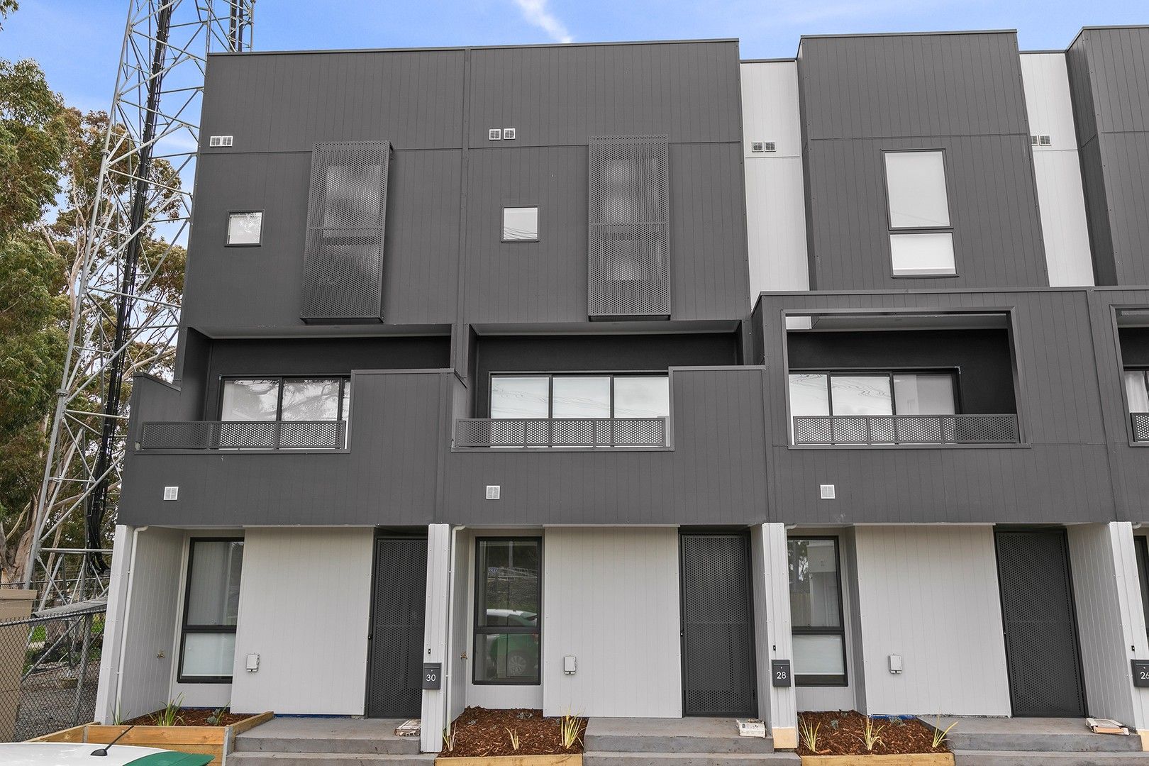 3 bedrooms Townhouse in 28 Yellowstone Street SOUTH MORANG VIC, 3752