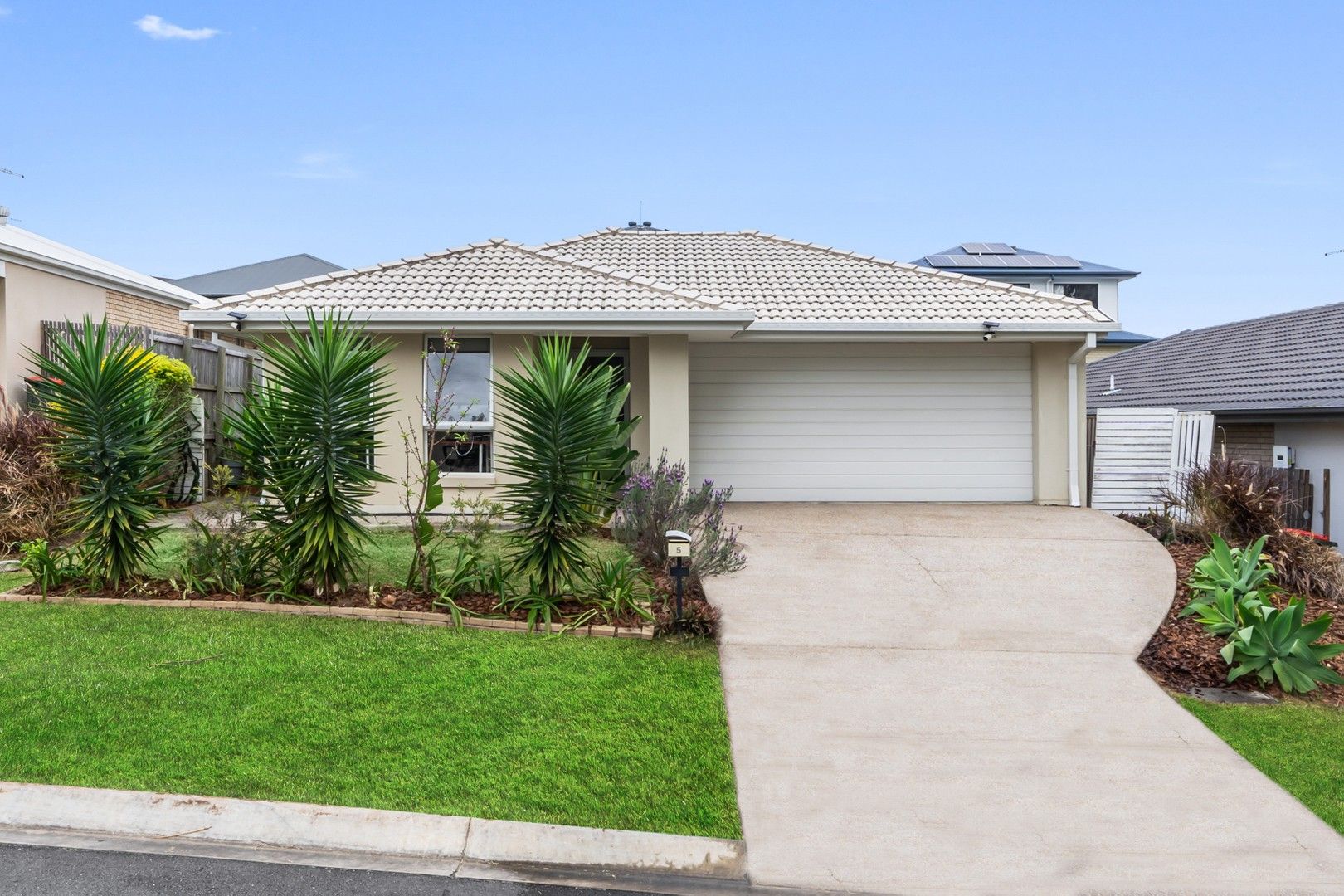 4 bedrooms House in 5 April Crescent BRIDGEMAN DOWNS QLD, 4035