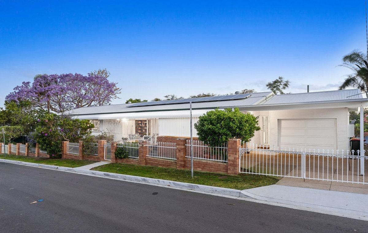 5 bedrooms House in 18 Oxford Street NUNDAH QLD, 4012