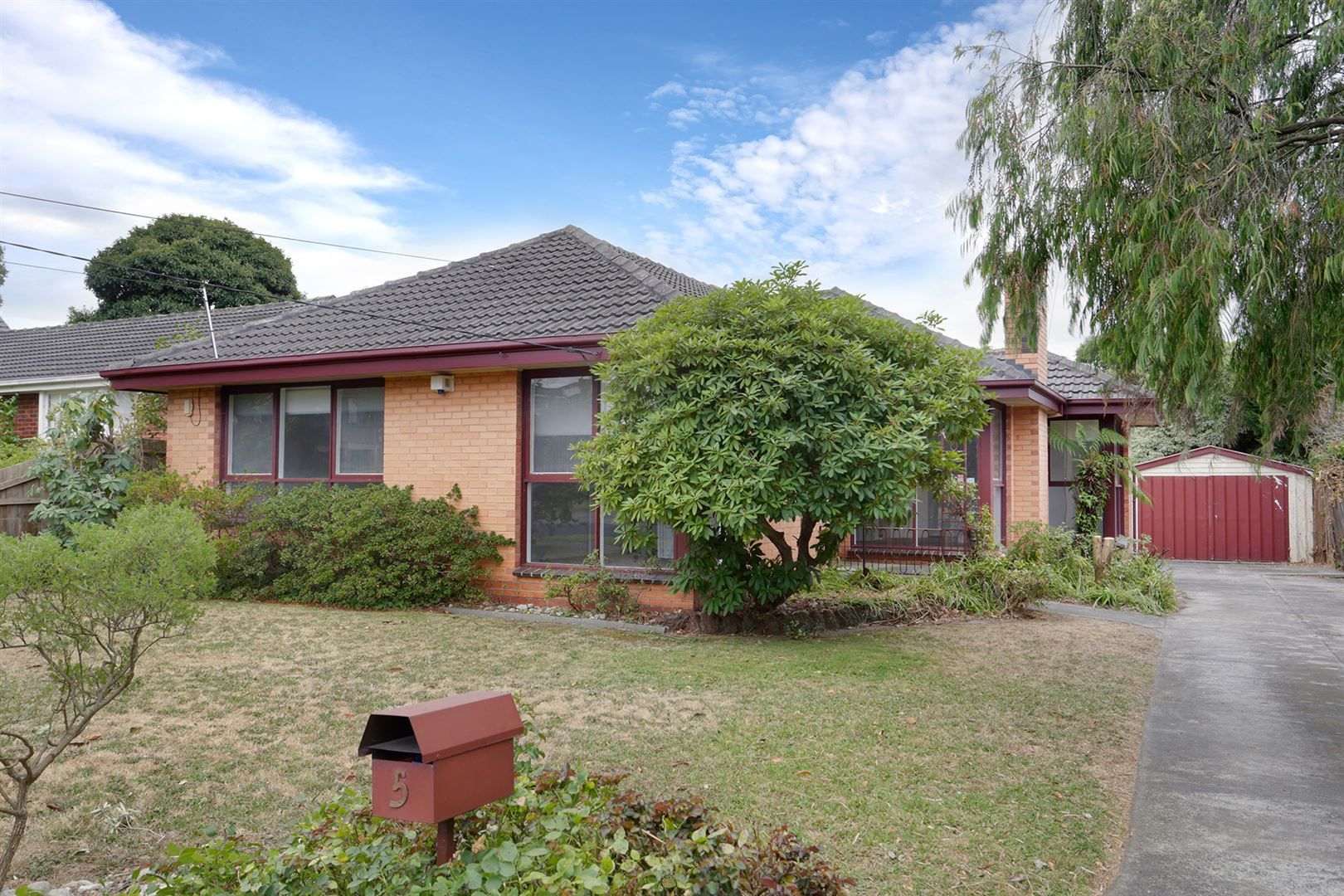 3 bedrooms House in 5 Morshead Avenue MOUNT WAVERLEY VIC, 3149