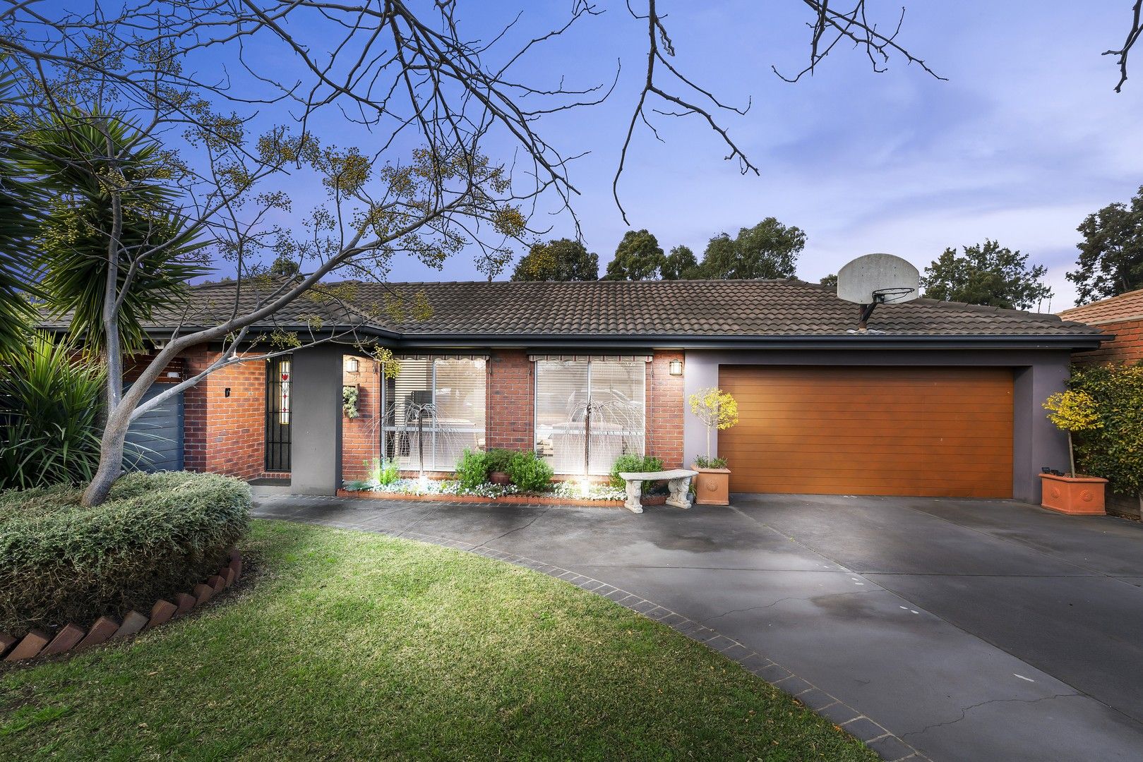 5 bedrooms House in 8 Pascoe Court MELTON WEST VIC, 3337