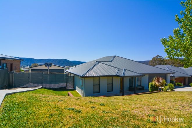 Picture of 13 Hillcrest Avenue, LITHGOW NSW 2790