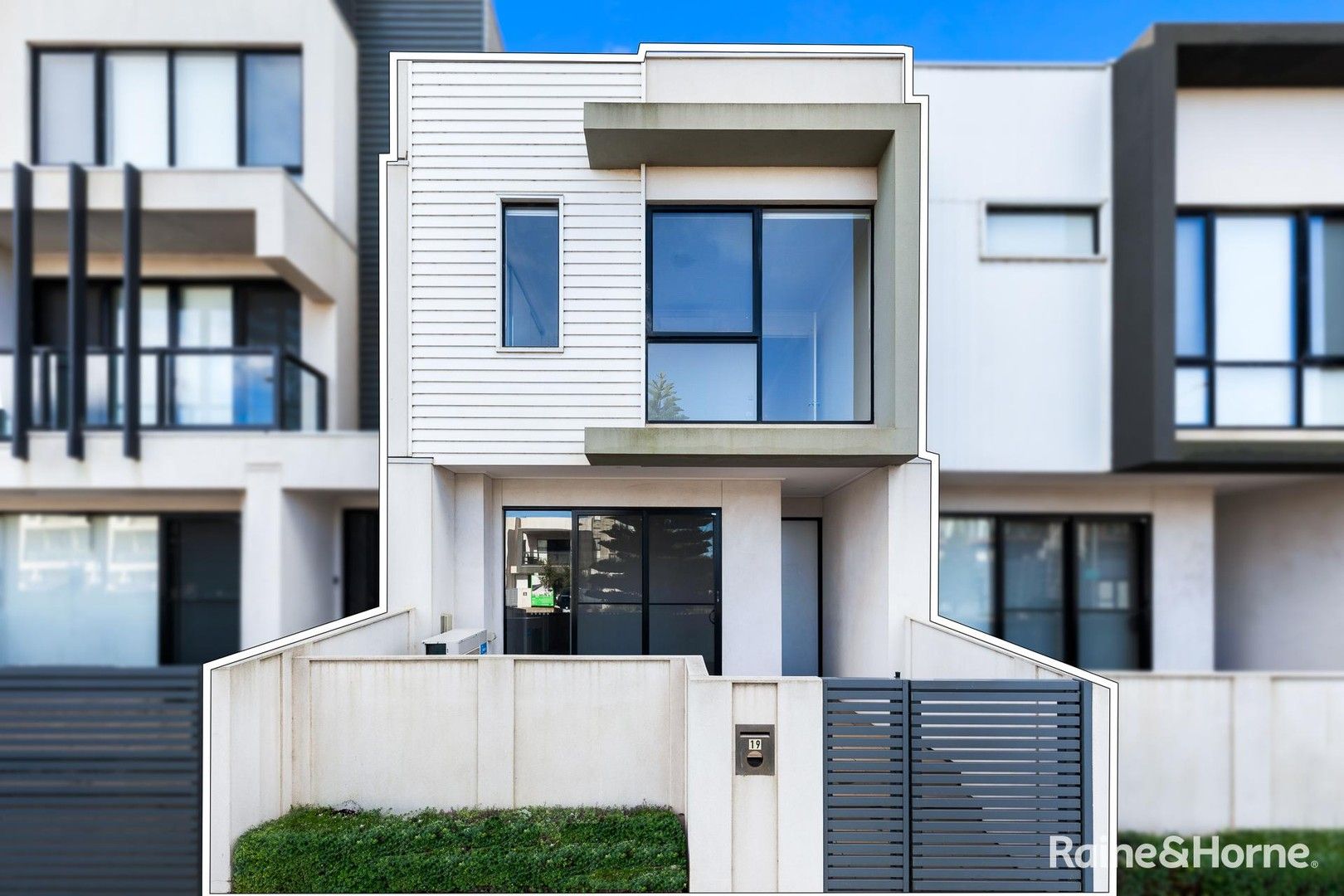 2 bedrooms Townhouse in 19 Quay Boulevard WERRIBEE SOUTH VIC, 3030