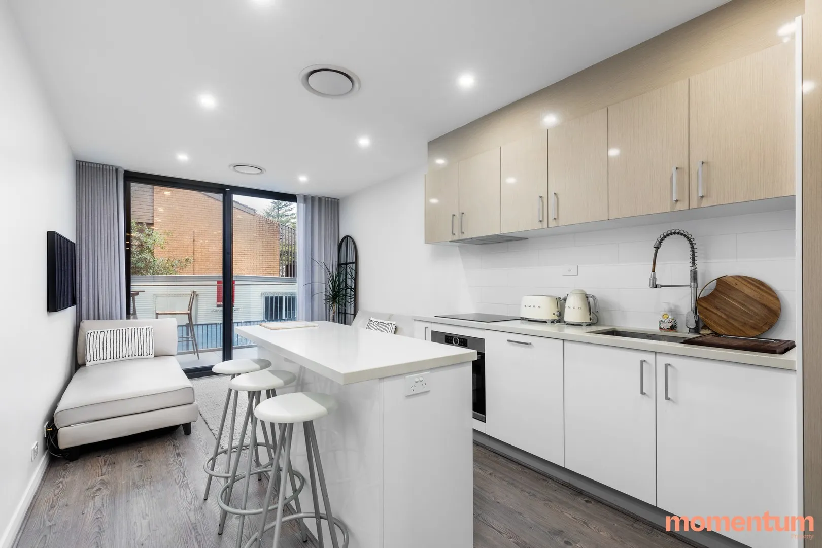 FULLY FURNISHED EXECUTIVE APARTMENT, Kingston