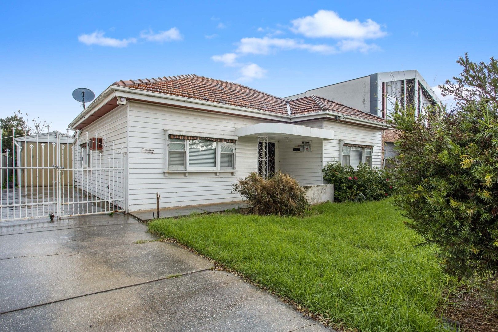 3 bedrooms House in 27 Wattle Road MAIDSTONE VIC, 3012
