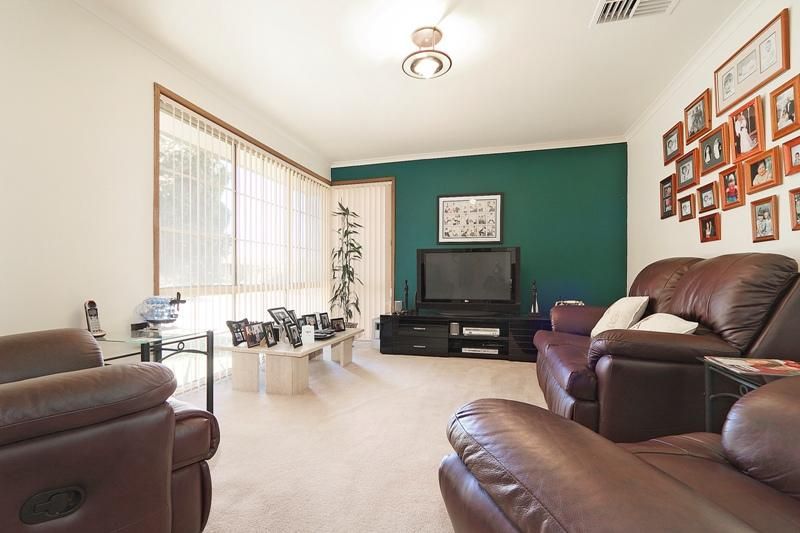 2/1 Heyington Circle, NARRE WARREN VIC 3805, Image 1