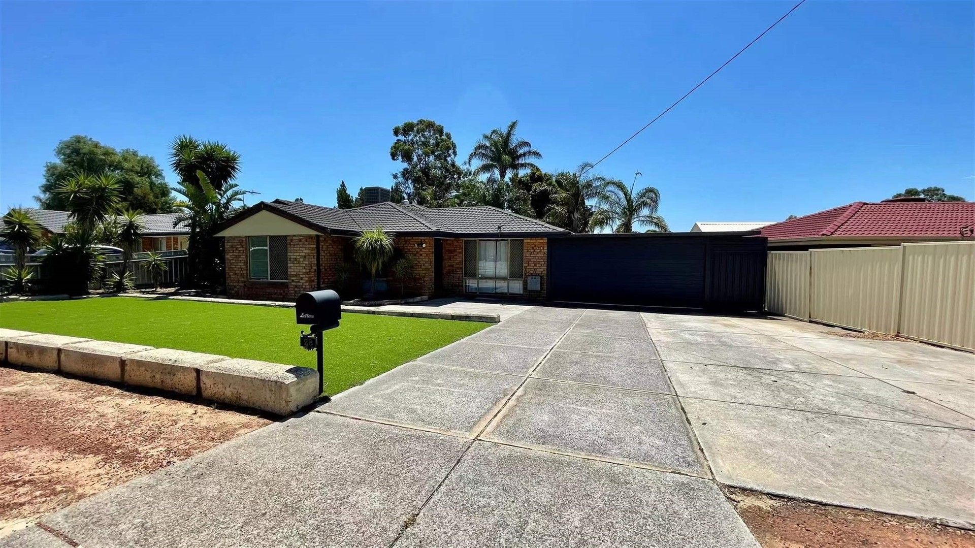 4 bedrooms House in 28 LOGPINE CRESCENT CAMILLO WA, 6111