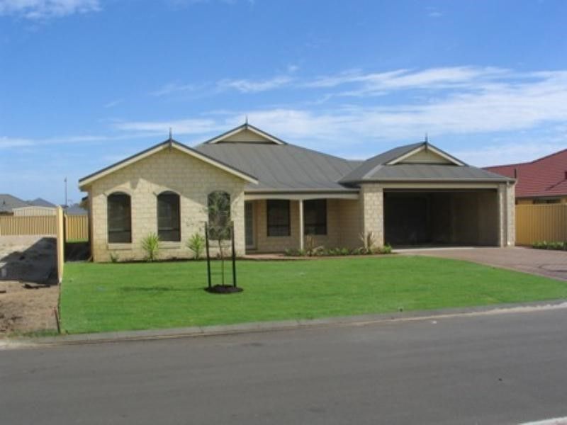 4 bedrooms House in 64 Illawarra Dr EATON WA, 6232