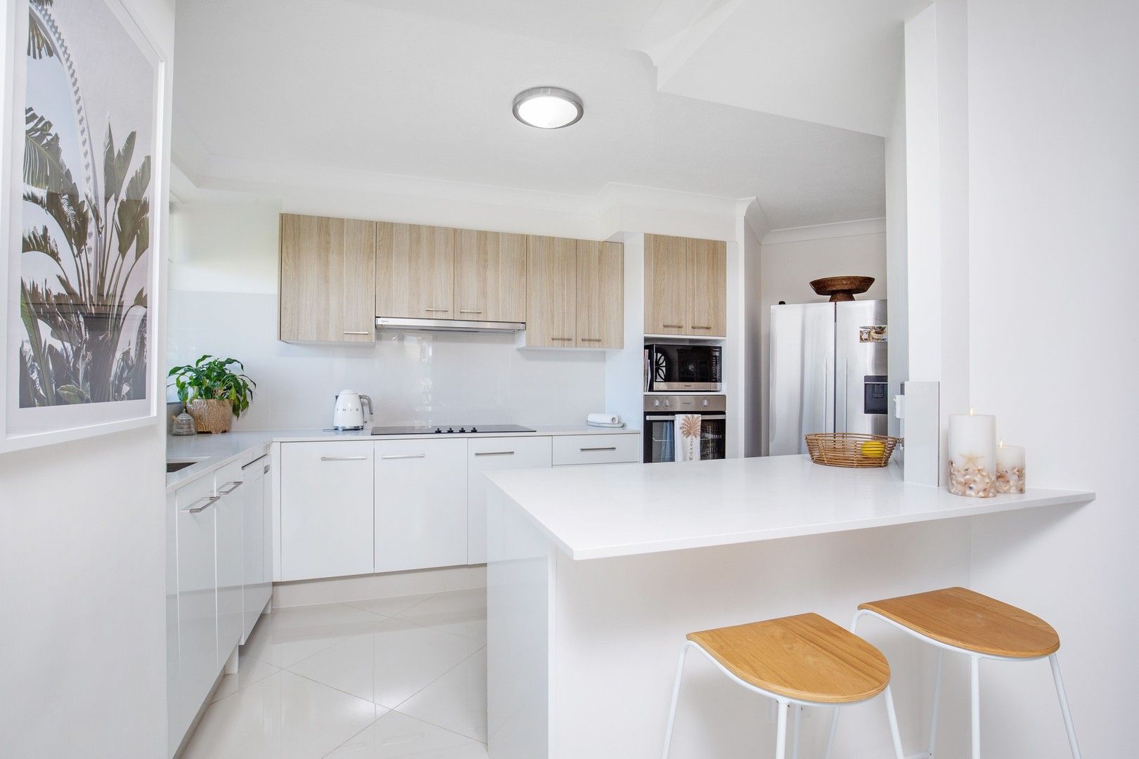 2 bedrooms Apartment / Unit / Flat in 3554 MAIN BEACH PARADE MAIN BEACH QLD, 4217