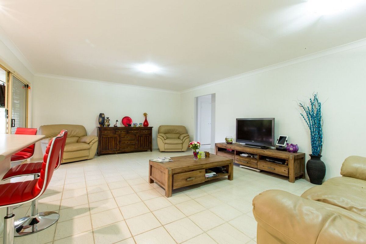 5 bedrooms House in 92 Bannockburn Crescent PARKINSON QLD, 4115